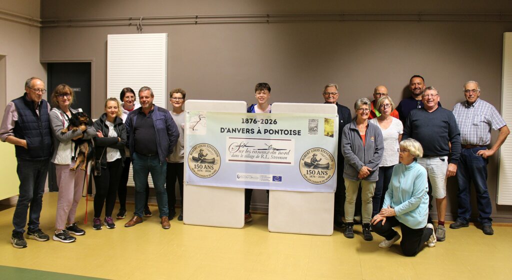 Groupe pour la marche organisée par CanalSet dans la salle de convivialité